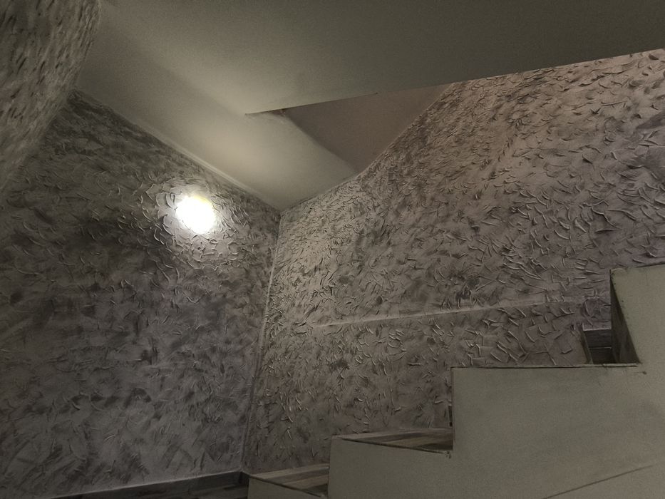 Продавам масивна къща