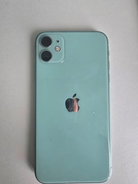 Продаю  срочно айфон 11