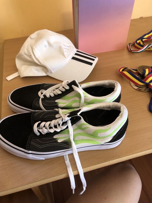 Vând adidași vans stare excelent nu ofer cutie