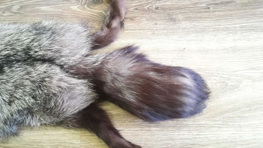 Яка и шапка от лисица