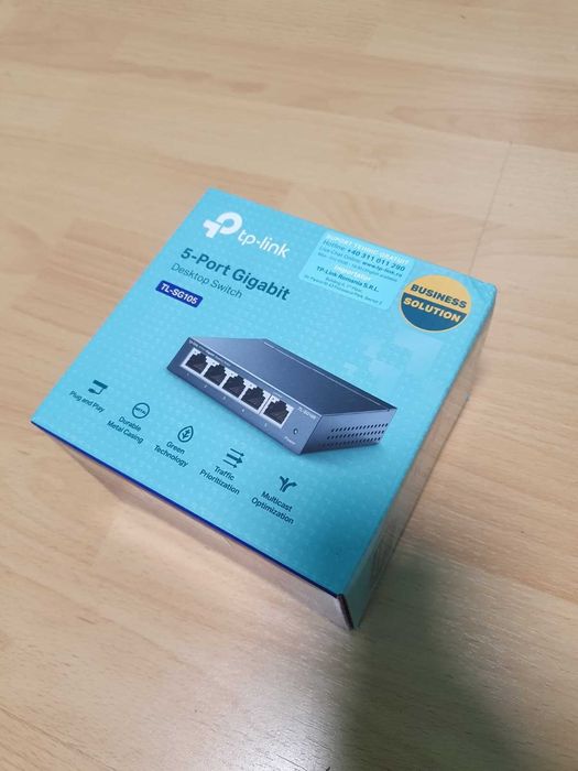 Switch Desktop Metal cu 5 Porturi 10/100/1000Mbps 1 GB