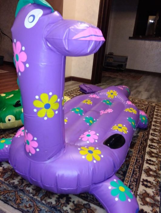 Надувные матрасы для плавания