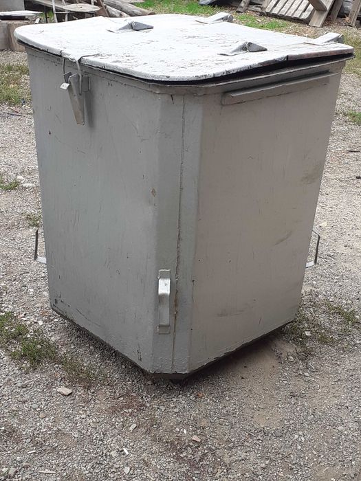 Контейнер мусорный (СССР) - продам.