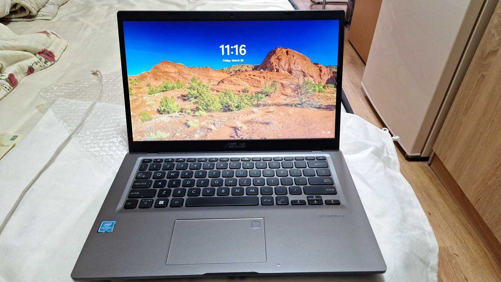 Vand Asus VivoBook Notebook (Laptop)