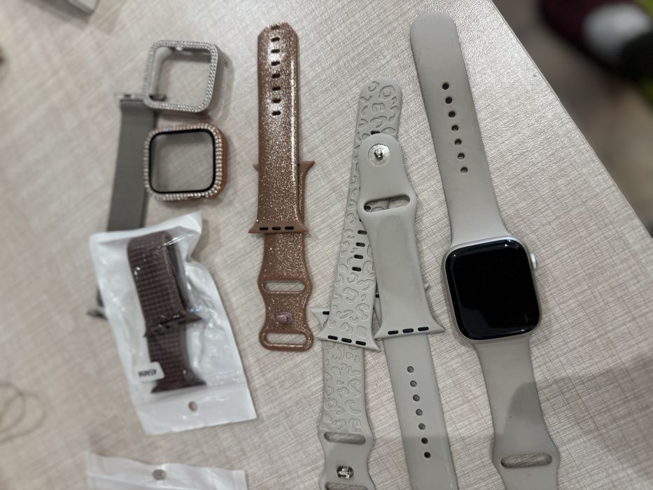 Apple Watch Series 9 - 45mm Starlight (алуминий)