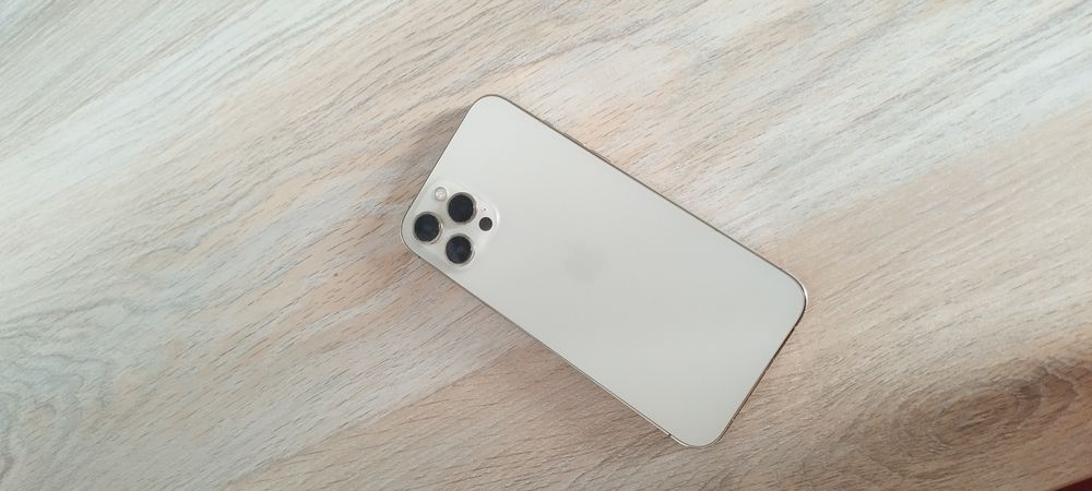 Продам айфон 12 про макс
