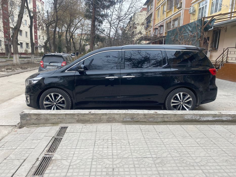 Продается KIA Carnival