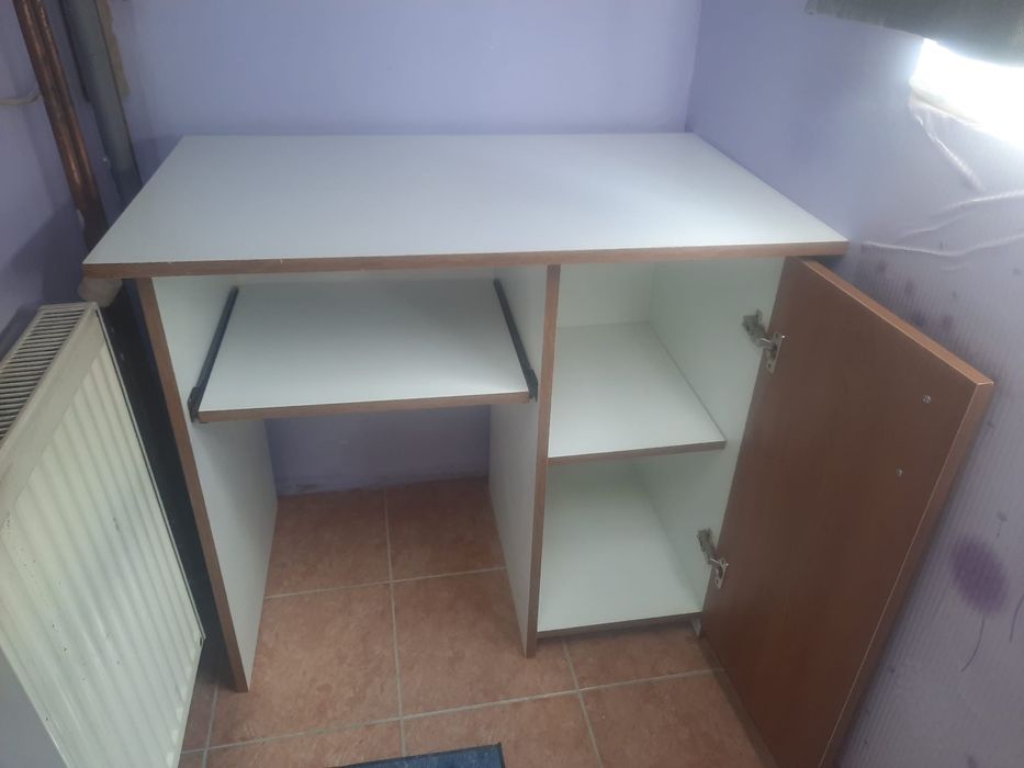 Vand birou in stare buna 100