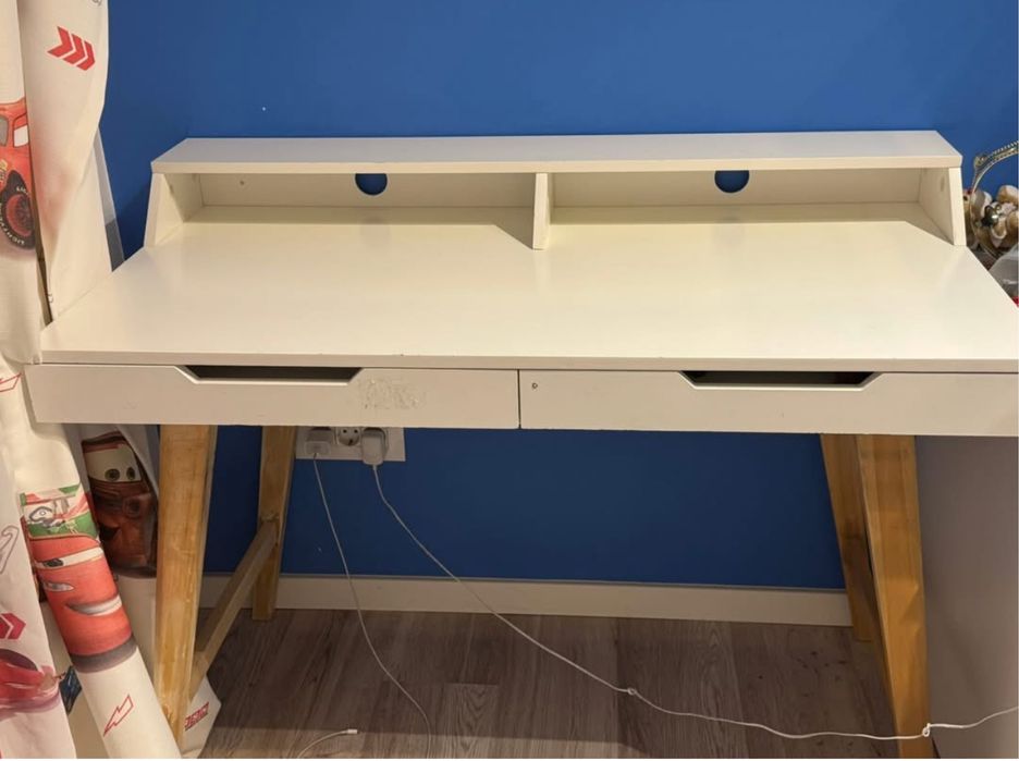 Masa de scris cu două  sertare