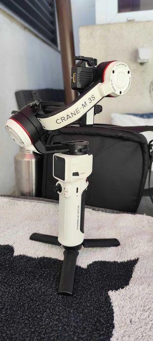 Sony ZV-E10 Body(SC: 5711) + Zhiyun Crane M3S + 2 baterii extra + încărcător dual + Curea de umǎr