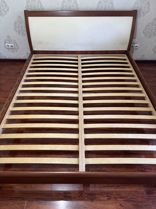 Продам кровать без матраса