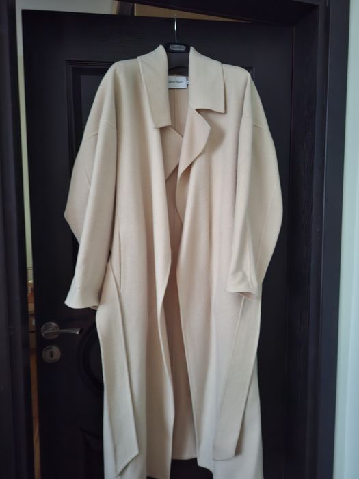 Вълнено палто наCalvin Clein