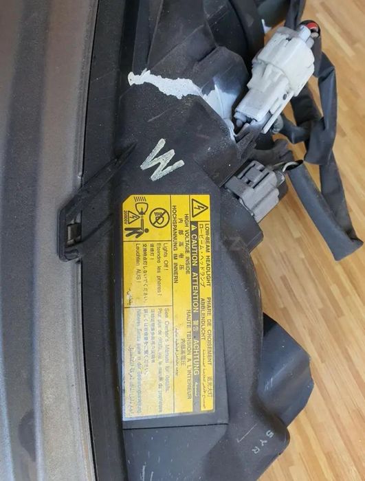 Фара на Lexus оригинал