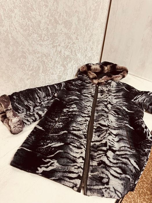 Продам куртку две стороны  бу 48 размер