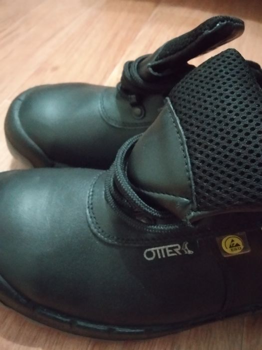 Продам новые рабочие мужские ботинки