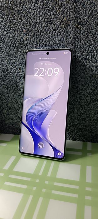 Vivo V40 (8/256 ГБ