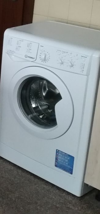 Пералня Indesit свободностояща пералня с предно зареждане