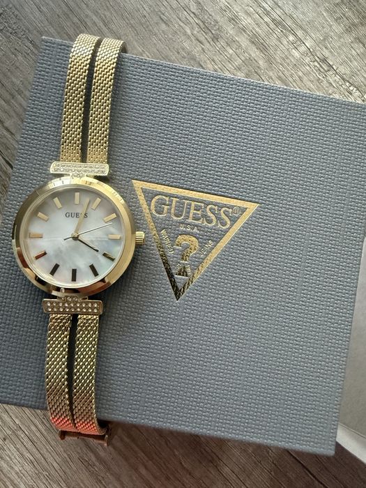 Часовник Guess нов с гаранция