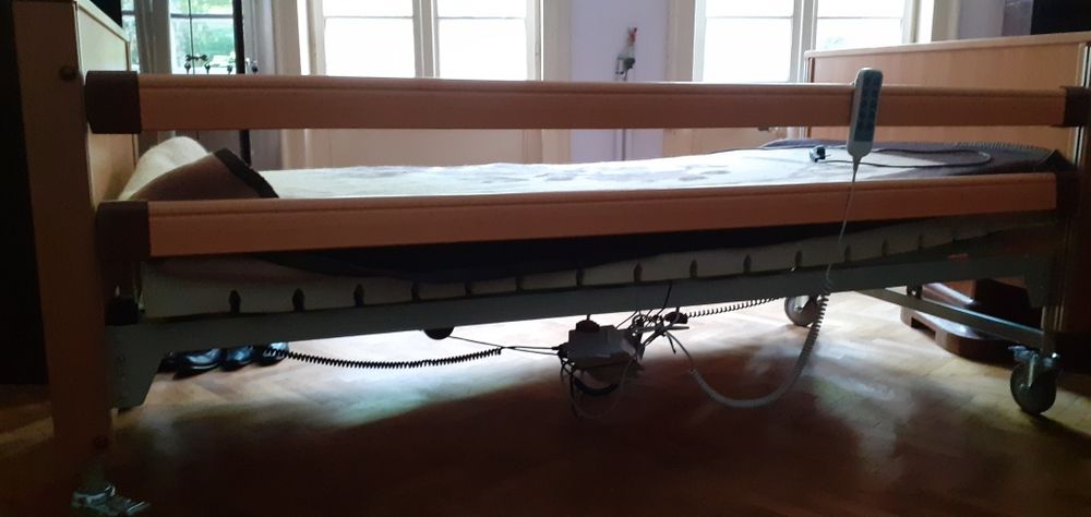 Pat de spital  cu telecomanda