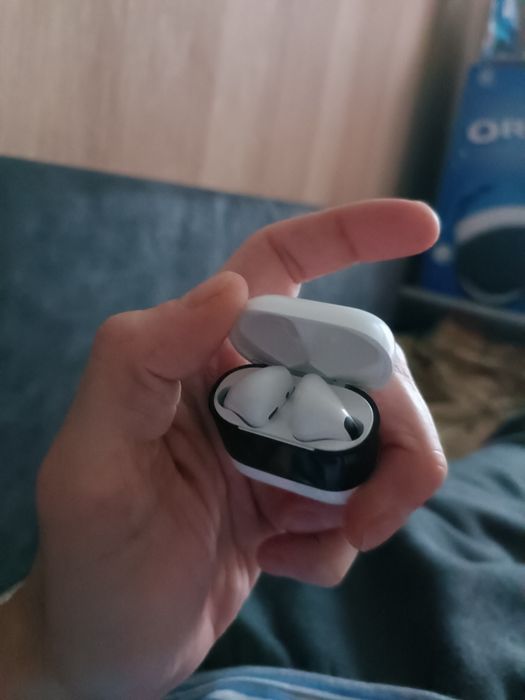 Наушники блютуз.