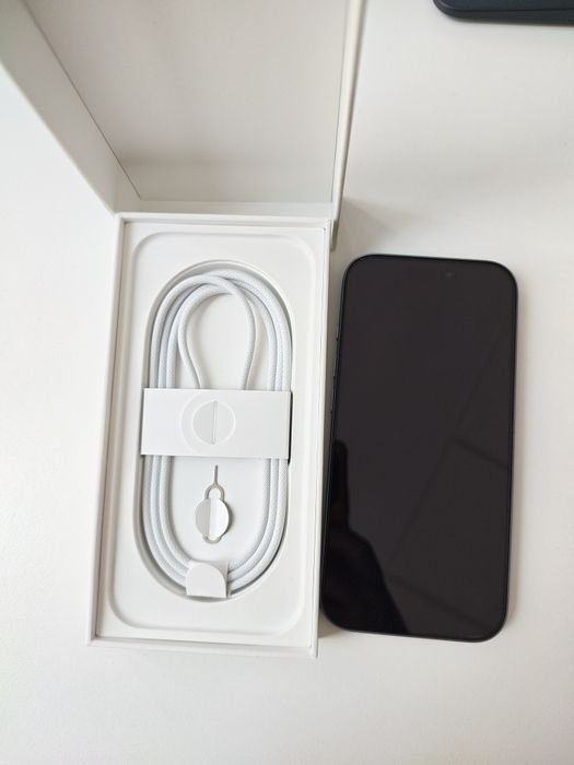 Продавам неразличим от нов iPhone 17 256Gb Mist Blue с 2 години гаранция