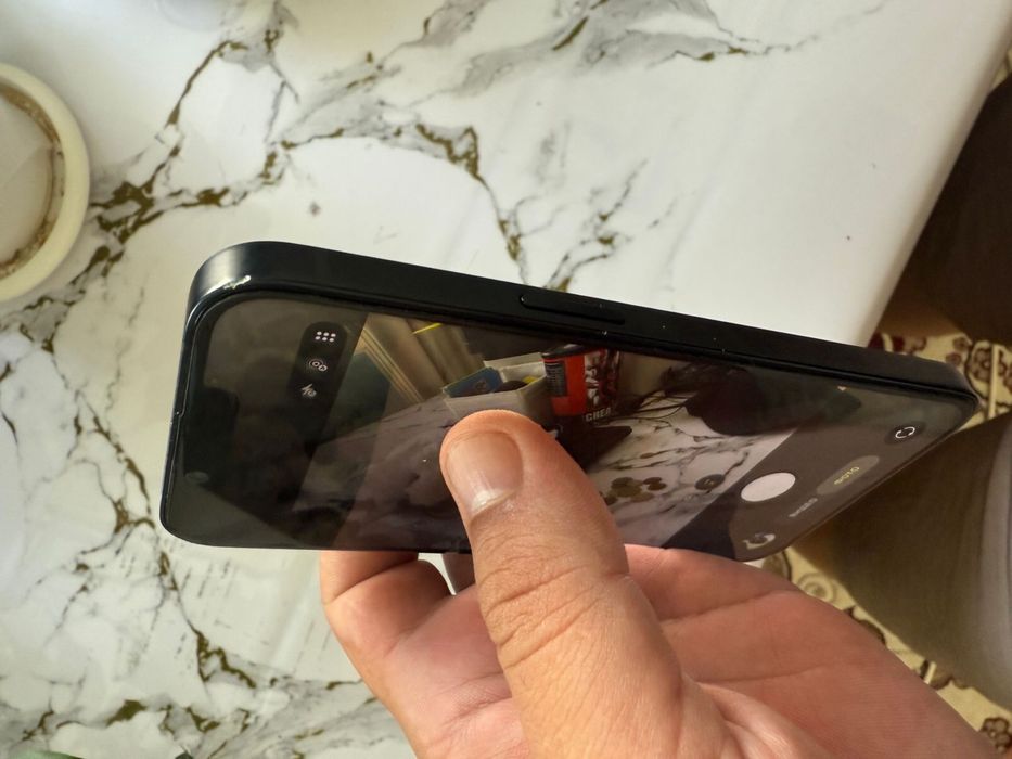 Продам Iphone 13