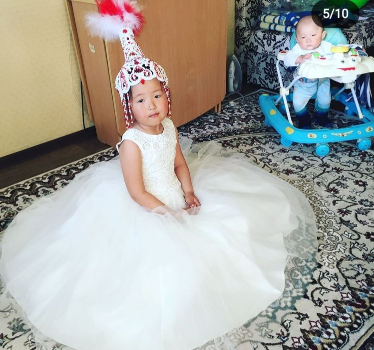 Бальное очень богатое платье