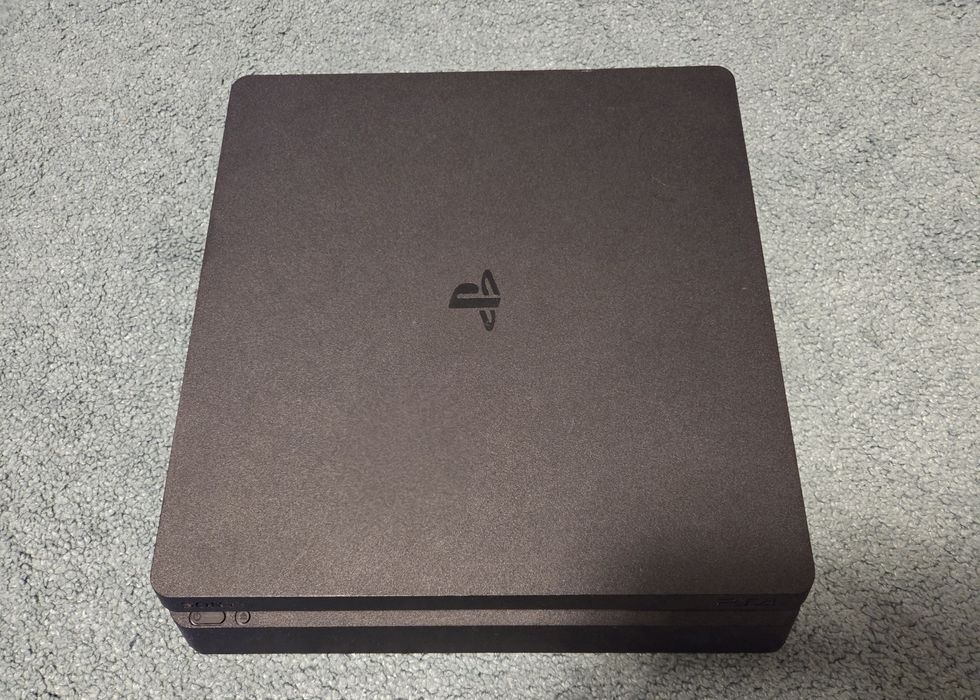 Ps 4 (playstation 4) slim