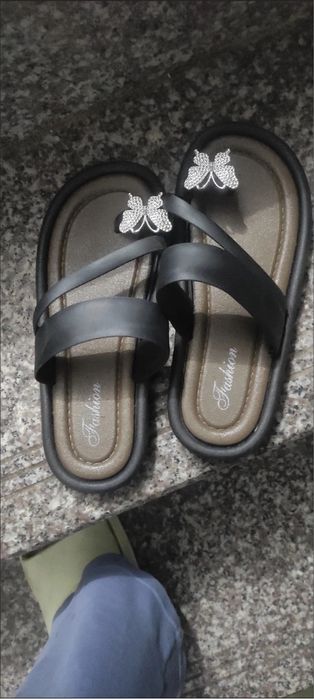 Продам летнюю обувь (сандали)