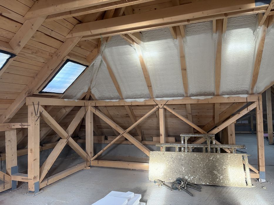 Izolatii cu spuma poliuretanică/pod/acoperiș-Firma Autorizată