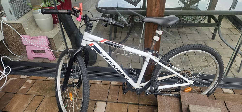 Bicicleta pt fetita  9-12 ani