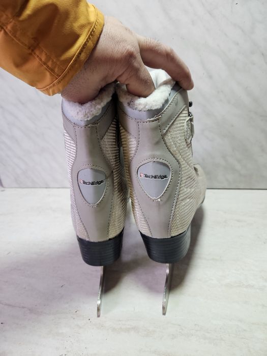 Patine 2056 gheata patinaj artistic    marime eu 40   ( 26 cm)
