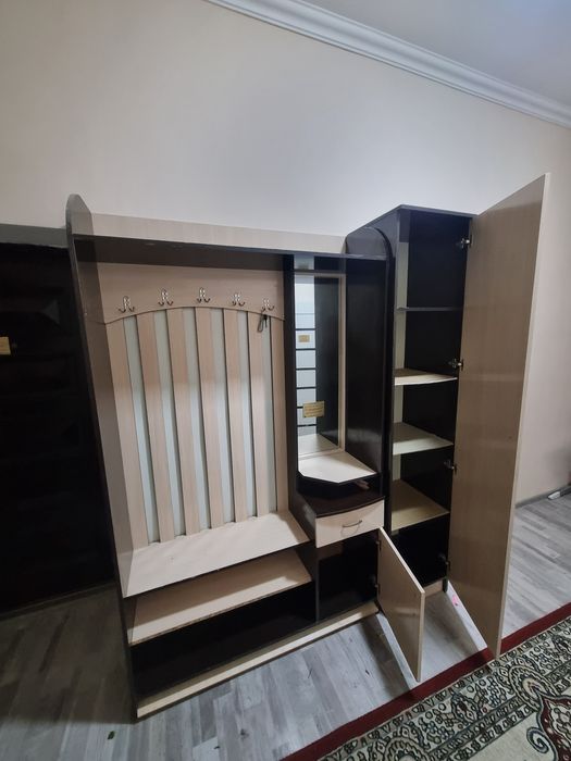 Прихошка шкаф сотилади