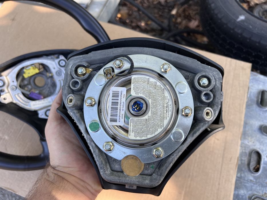 Audi a3 8p перфектен волан като чисто нов.