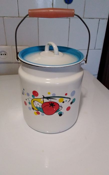 Продам кастрюли и кружки