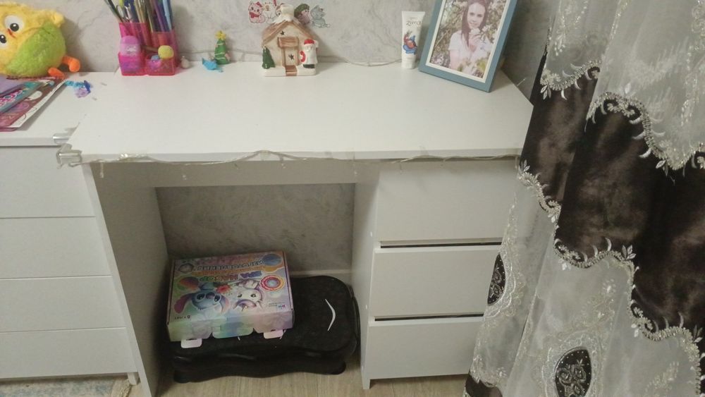 Продам кроватку, комод, стол