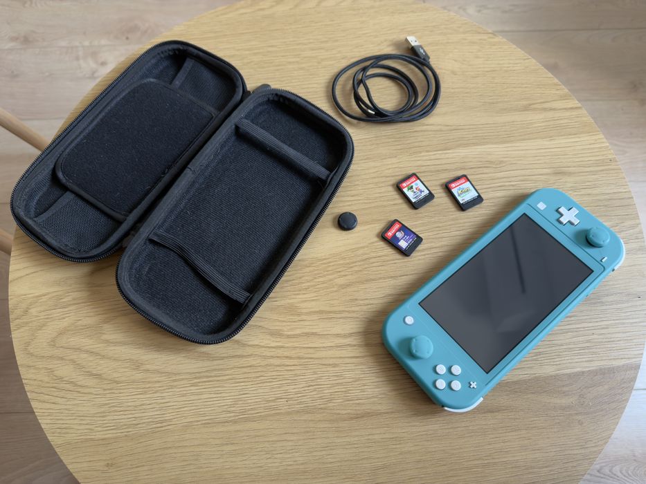 Nintendo Switch Lite тюркоазен + 3 игри + калъф