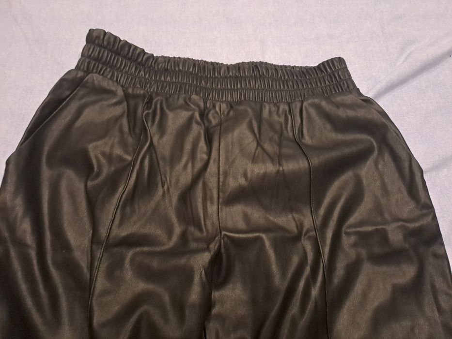 Официален или кожен панталон