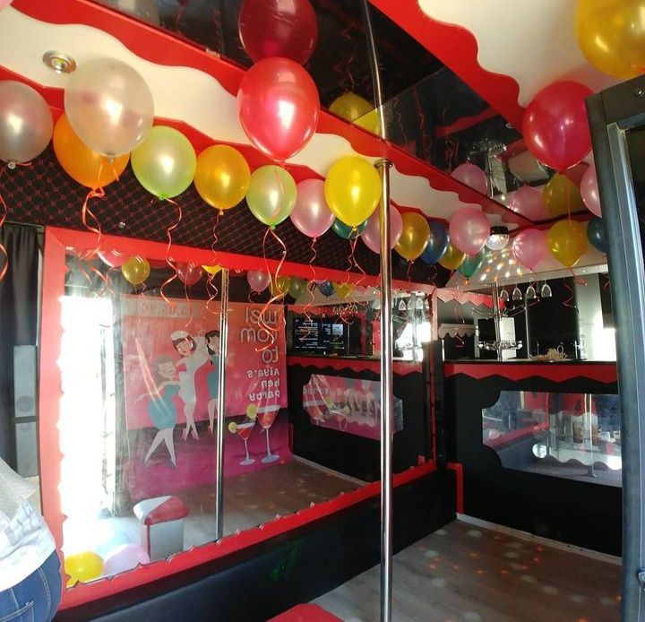 Автобус клуб на колесах