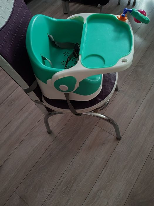 Vând scaun de masa portabil pt copii