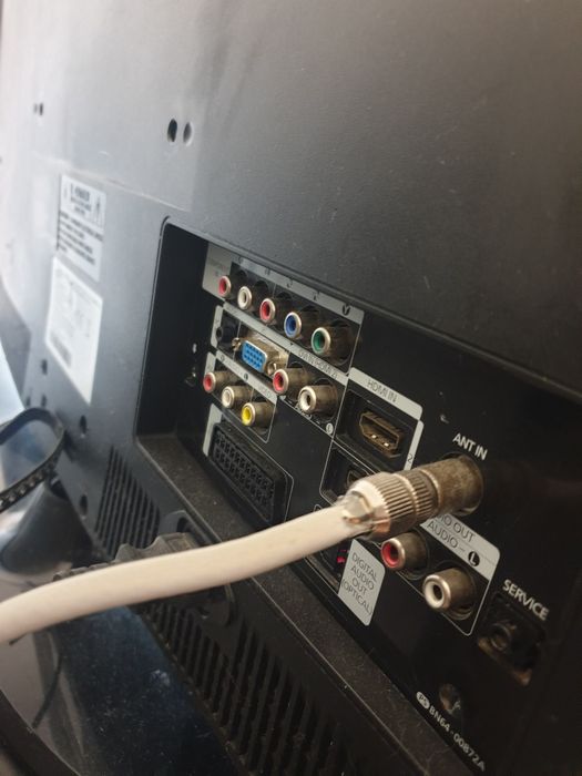 Televizor Samsung diagonala 80 cm. Defect.Pret 180 lei fix