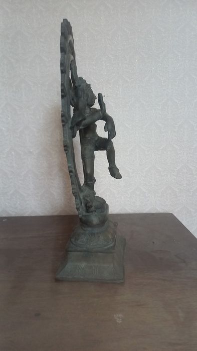 Продам бронзовую статуэтку натараджи