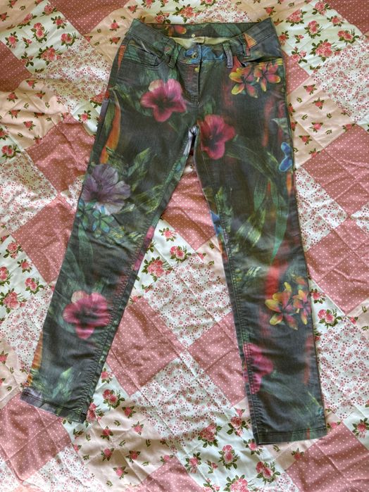 Флорални панталони