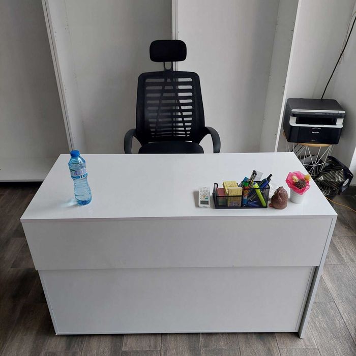 Продавам бюро - бял гланц, безплатна доставка до 100 км