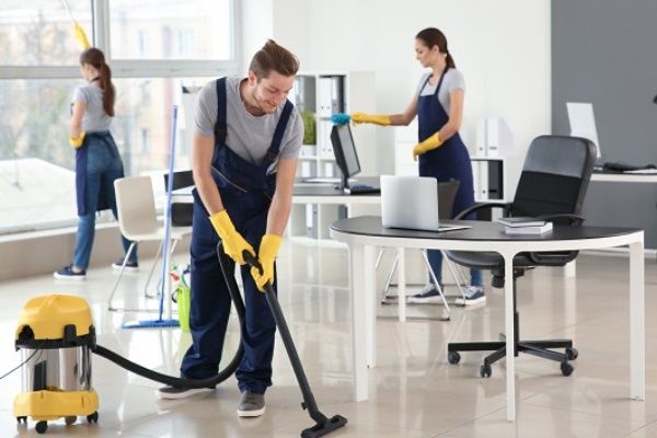 Curățenie profesionala apartamente/ case / birouri  s.a