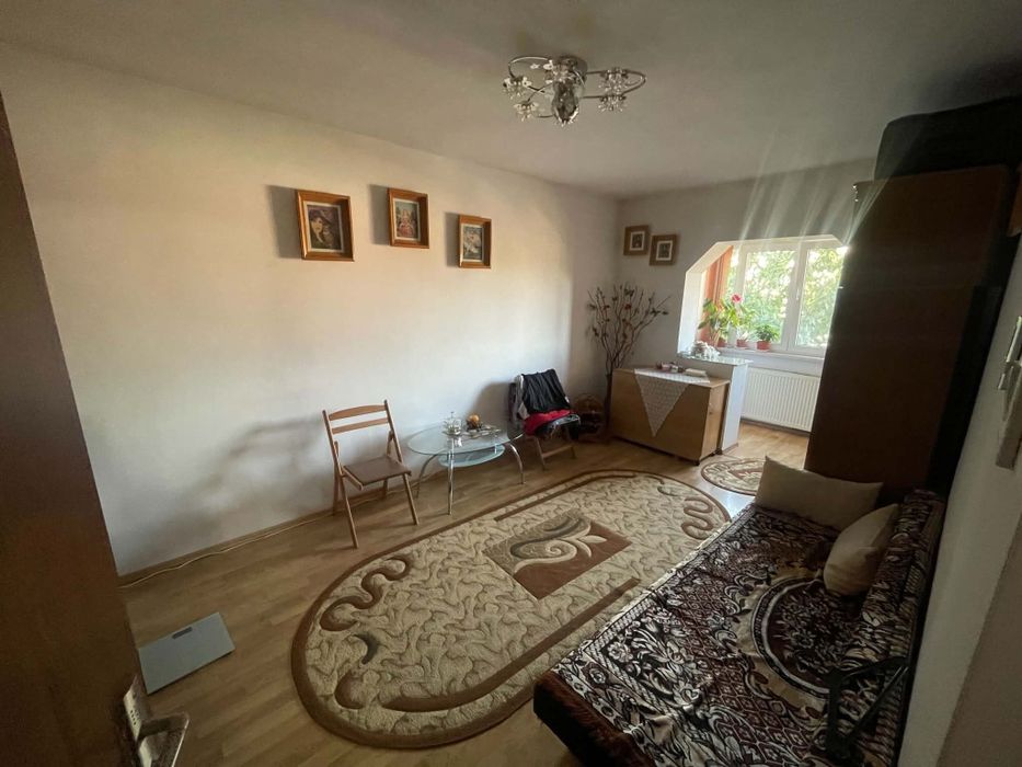 Vând apartament cu 2 camere decomandat
