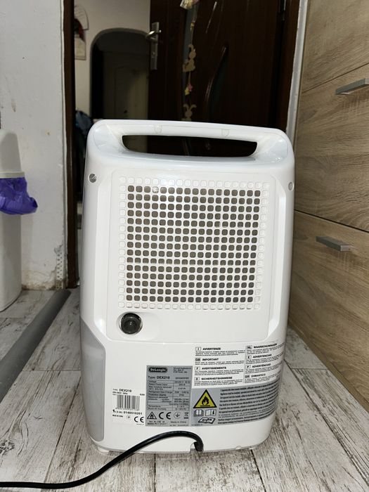 vand dezumidificator DELONGHI