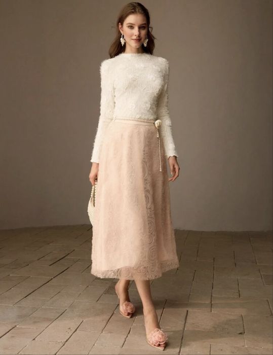 Нов разкошен пуловер  3 Д рози