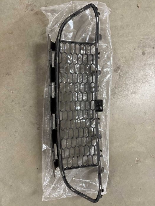 Решетка предна броня М Спорт BMW F30 ОЕМ