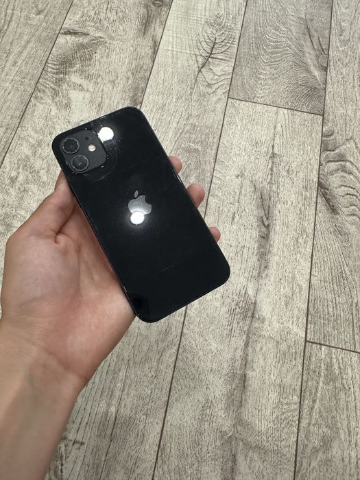 Iphone 12 продает мой дядя в отличном состояние